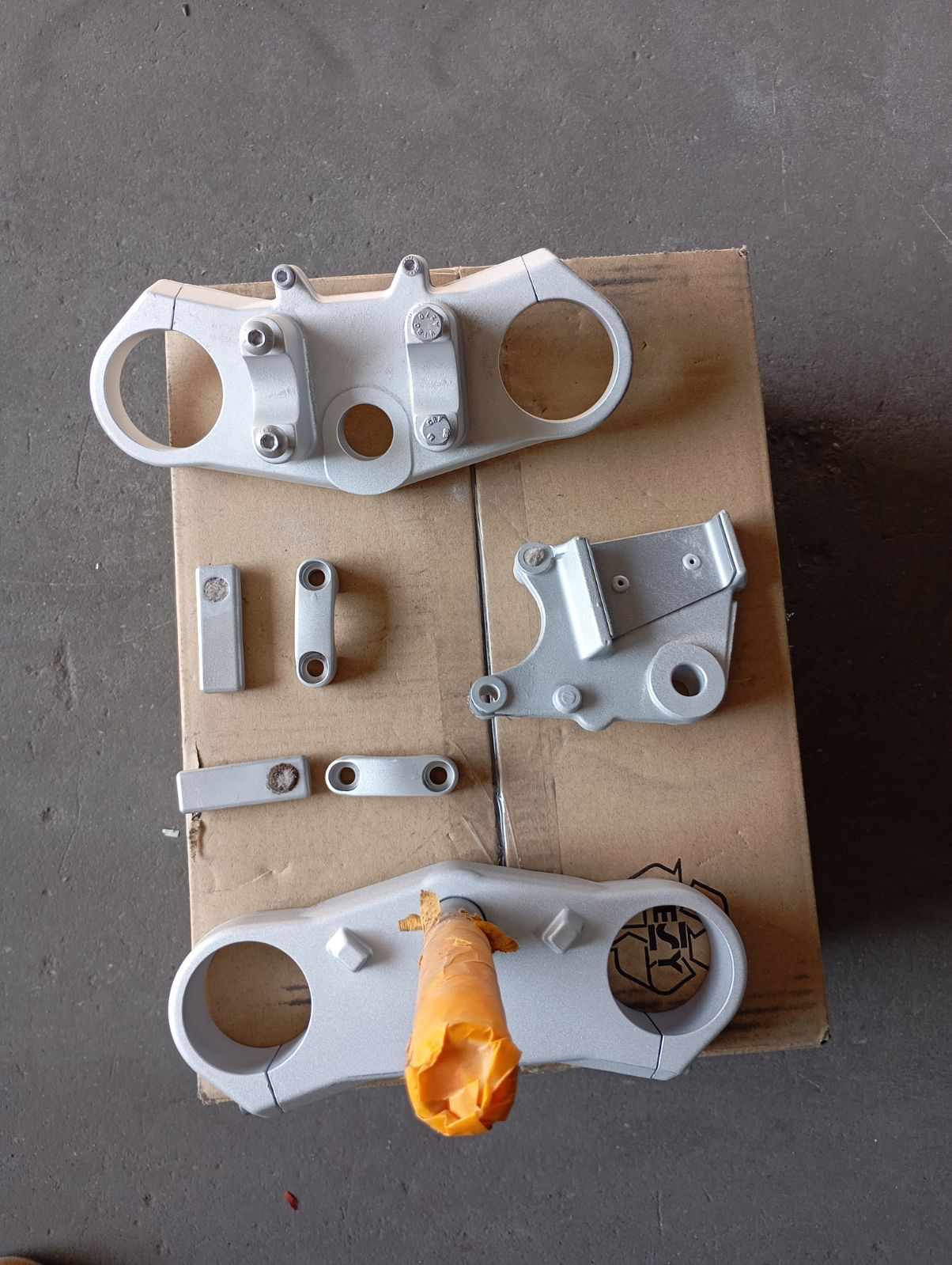 Pièces mécaniques décapées par aérogommage